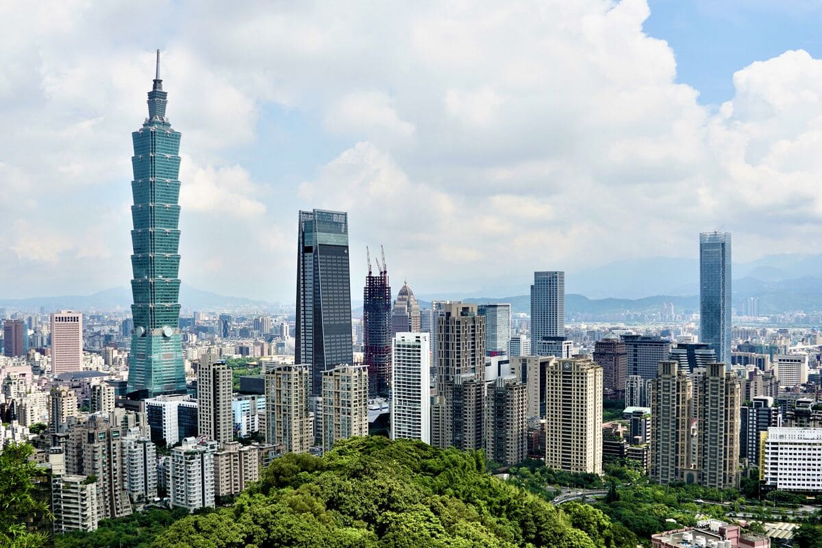 Тайваньские производители оптических устройств стремятся выйти за пределы рынка смартфонов и по-разному относятся к стратегии «Тайвань+1»