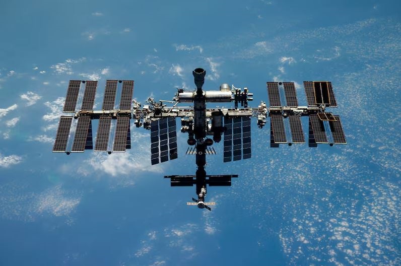 SpaceX разработает уникальный аппарат для безопасного спуска МКС с орбиты